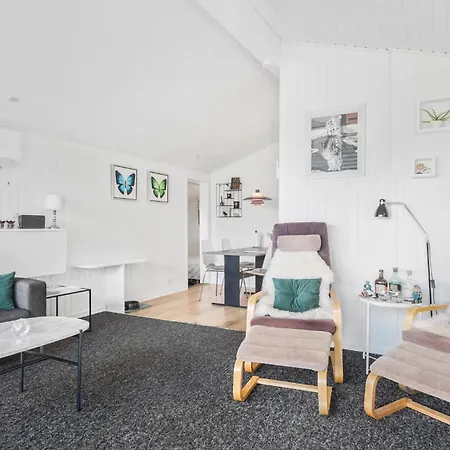 Ferienhaus Awesome In V With Kitchen